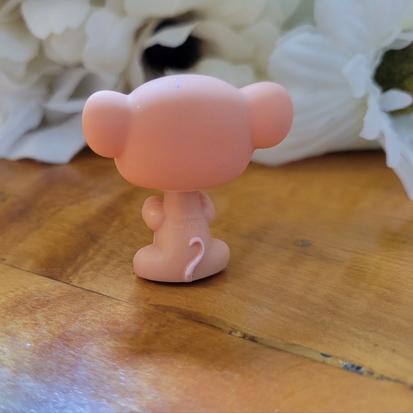 Littlest Pet Shop LPS #588 Pink Mouse Blue Eyes Purple 2006 - Picture 4 of 9